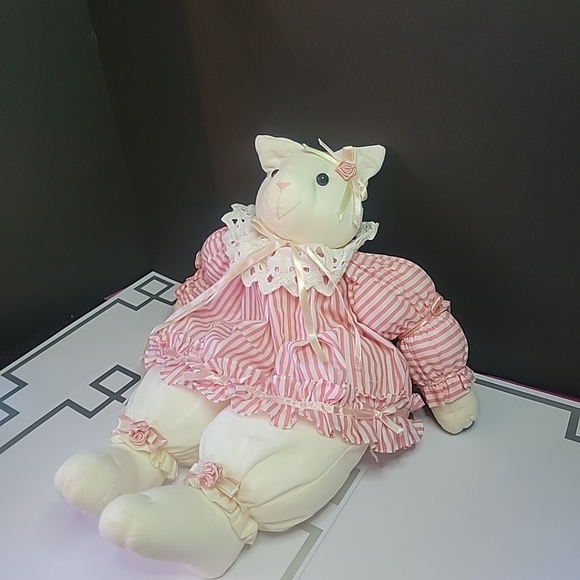 TL Toys House of Lloyd Felicia Feline Vintage Cat 1994 - Picture 2 of 13